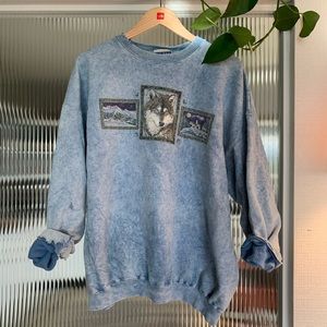 TATTERED VINTAGE WOLD CREW